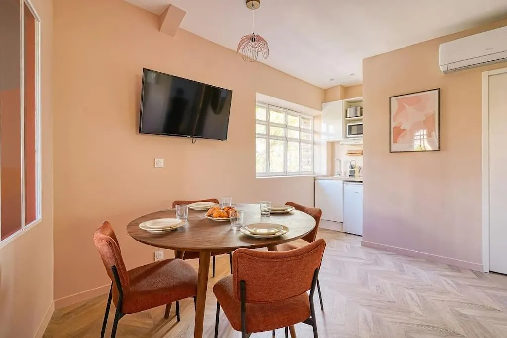 Appartement Rose Monceau Avec Sauna - Iv Parijs